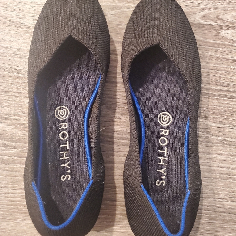 Like new black Rothys size 9